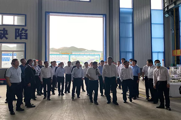 內(nèi)蒙古自治區(qū)黨委常委、通遼市委書記孟憲東攜考察團到一諾環(huán)境考察指導 內(nèi)蒙古自治區(qū)黨委常委、通遼市委書記孟憲東攜考察團到一諾環(huán)境考察指導